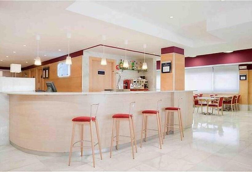 هتل Holiday Inn Express Alcobendas, An Ihg