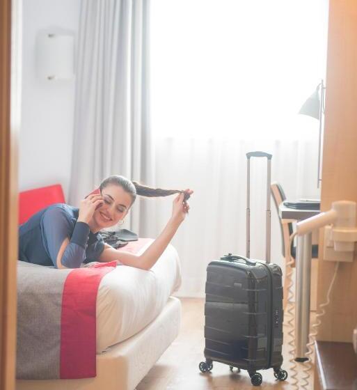 هتل Holiday Inn Express Alcobendas, An Ihg