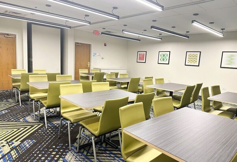 בית מלון כפרי Holiday Inn Express & Suites   Prospect Heights, An Ihg