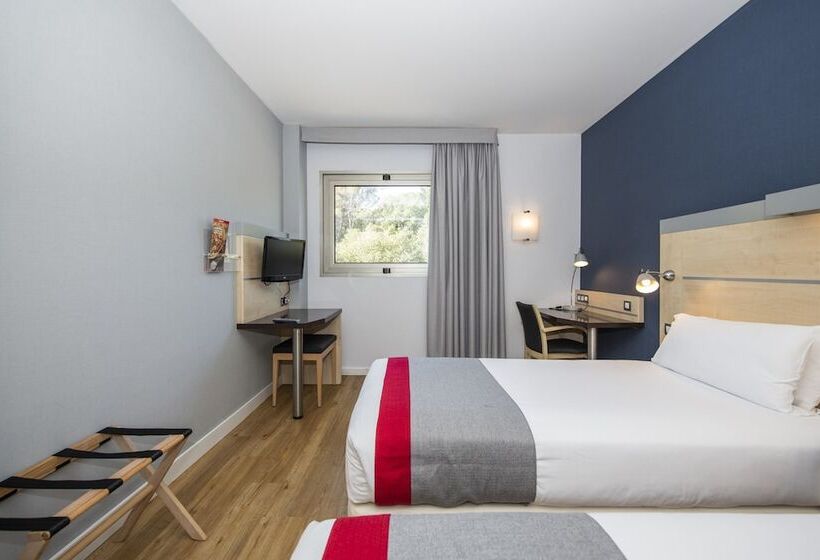 ホテル Holiday Inn Express Barcelona Montmeló, An Ihg