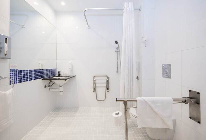 ホテル Holiday Inn Express Barcelona Montmeló, An Ihg