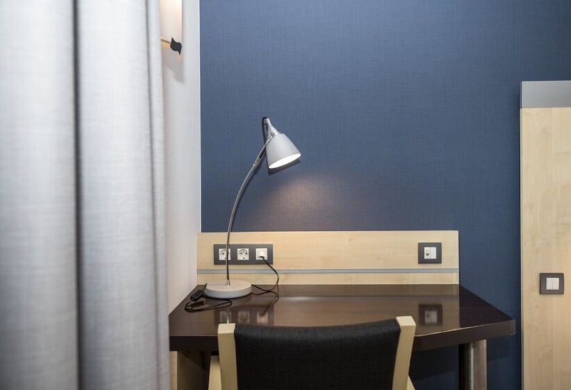 ホテル Holiday Inn Express Barcelona Montmeló, An Ihg