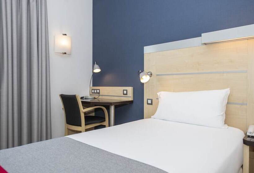 ホテル Holiday Inn Express Barcelona Montmeló, An Ihg