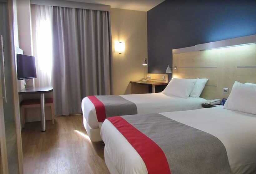ホテル Holiday Inn Express Barcelona Montmeló, An Ihg