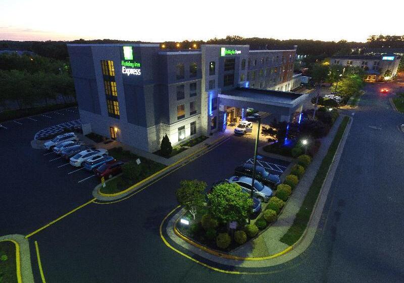 فندق Holiday Inn Express Quantico   Stafford, An Ihg