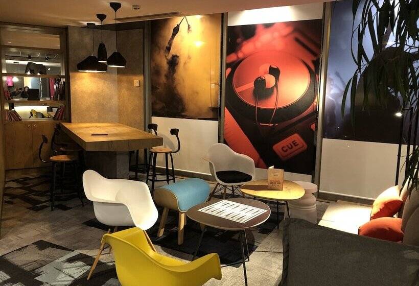 בית מלון כפרי Ibis Lyon Caluire Cité Internationale