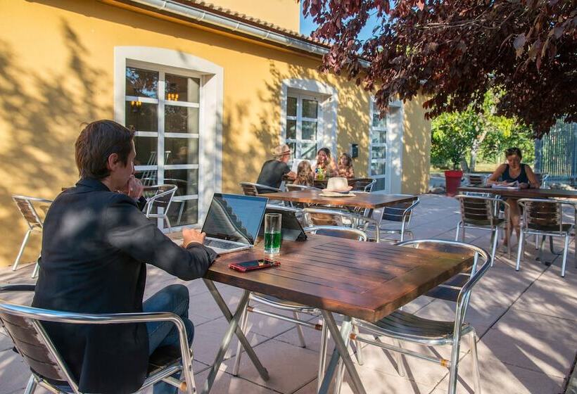 Отель Ibis Manosque Cadarache