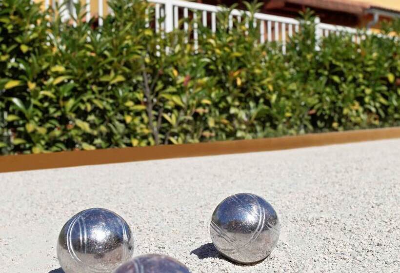 Отель Ibis Manosque Cadarache