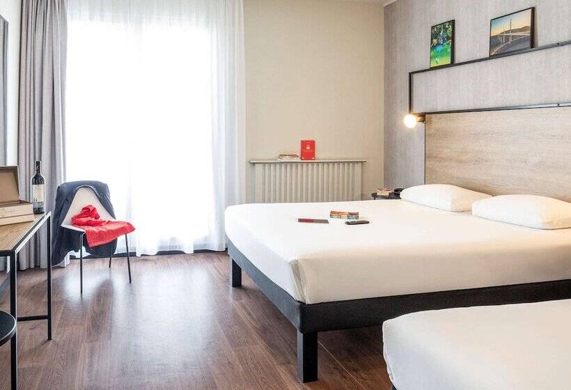 Отель Ibis Centre Millau