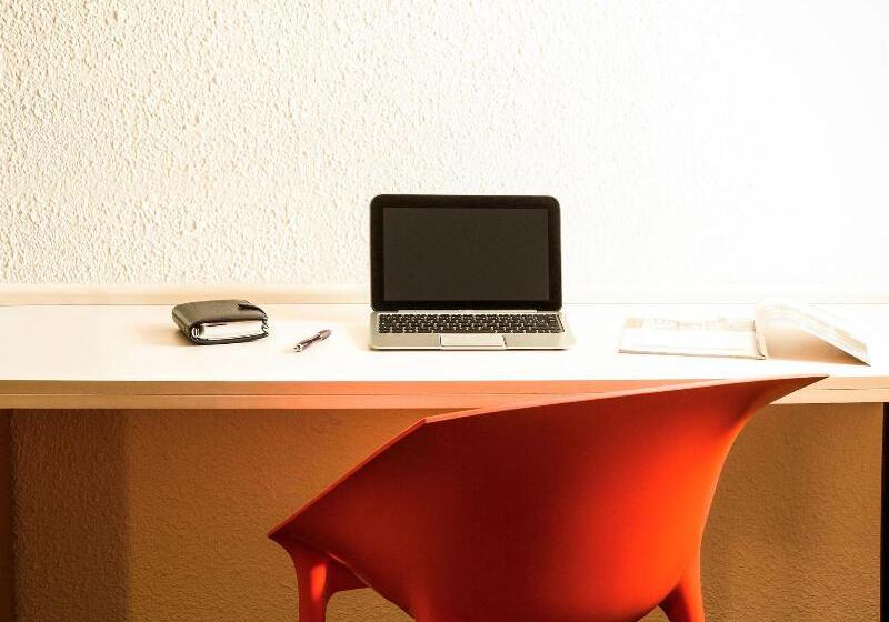 Отель Ibis Orly Chevilly Tram 7