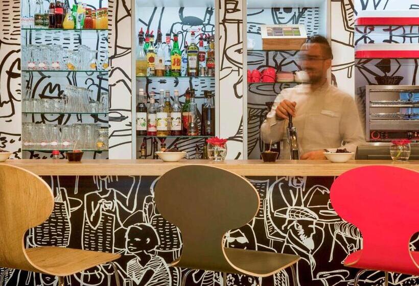 בית מלון כפרי Ibis Paris Porte De Clichy Centre