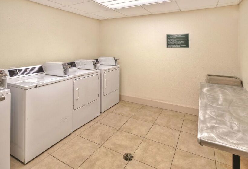 هتل La Quinta By Wyndham Danbury