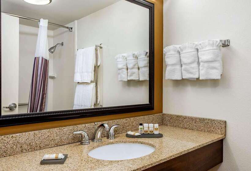 هتل La Quinta By Wyndham Danbury