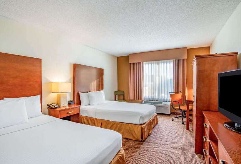 هتل La Quinta By Wyndham Danbury