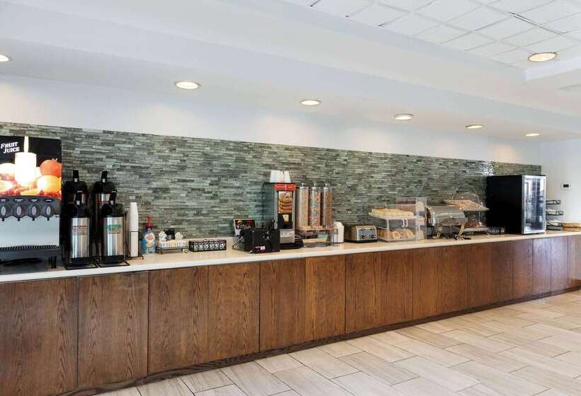 ホテル La Quinta Inn & Suites By Wyndham Omaha Airport Downtown
