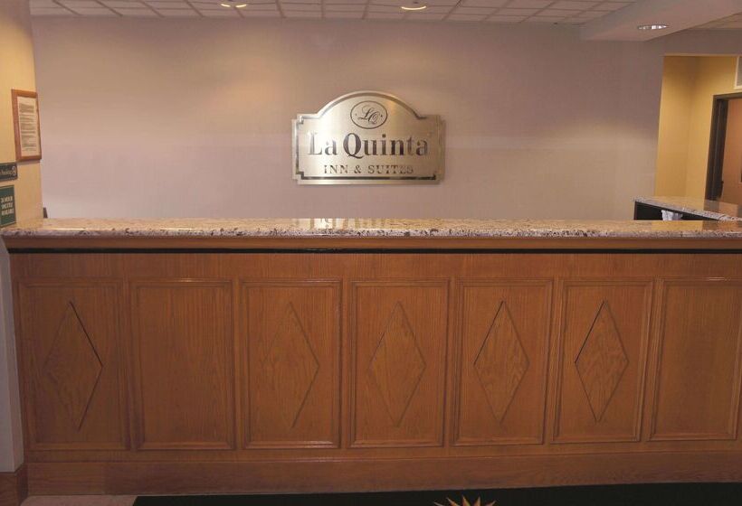 ホテル La Quinta Inn & Suites By Wyndham Omaha Airport Downtown