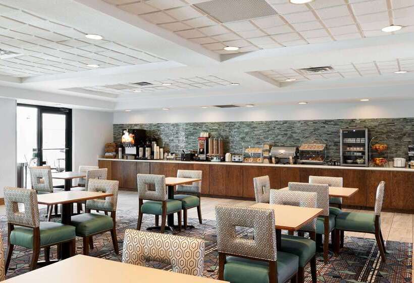 ホテル La Quinta Inn & Suites By Wyndham Omaha Airport Downtown