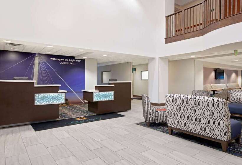 هتل La Quinta Inn & Suites By Wyndham Omaha Airport Downtown