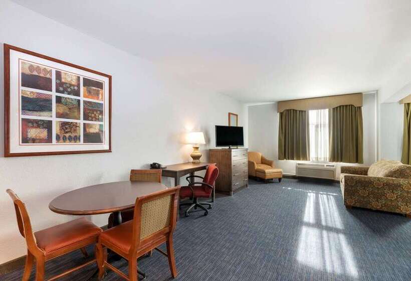 ホテル La Quinta Inn & Suites By Wyndham Omaha Airport Downtown