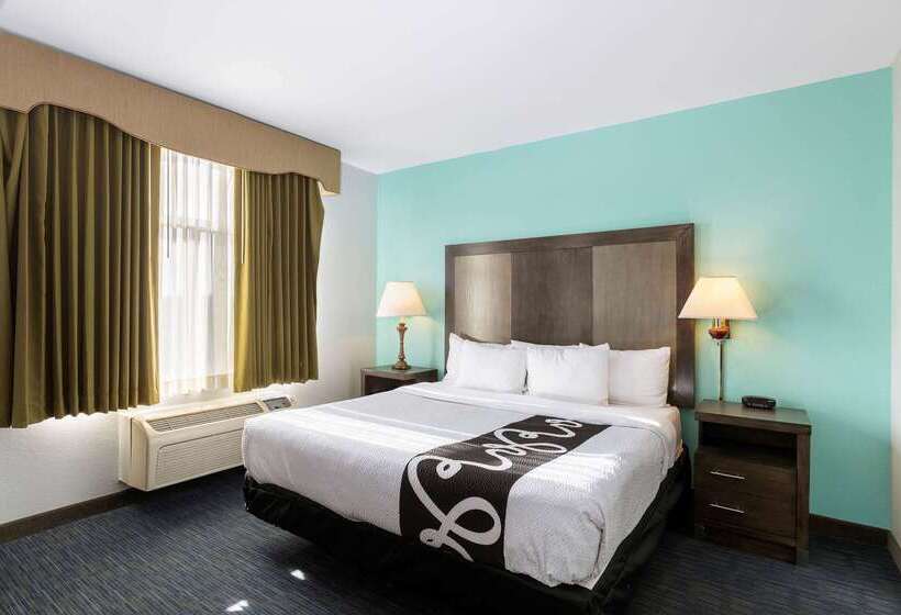 هتل La Quinta Inn & Suites By Wyndham Omaha Airport Downtown