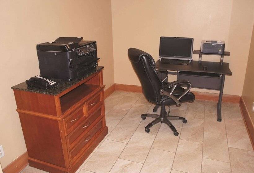 ホテル La Quinta Inn & Suites By Wyndham Omaha Airport Downtown