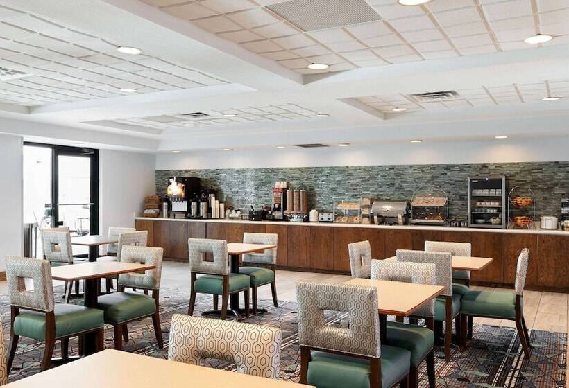 ホテル La Quinta Inn & Suites By Wyndham Omaha Airport Downtown