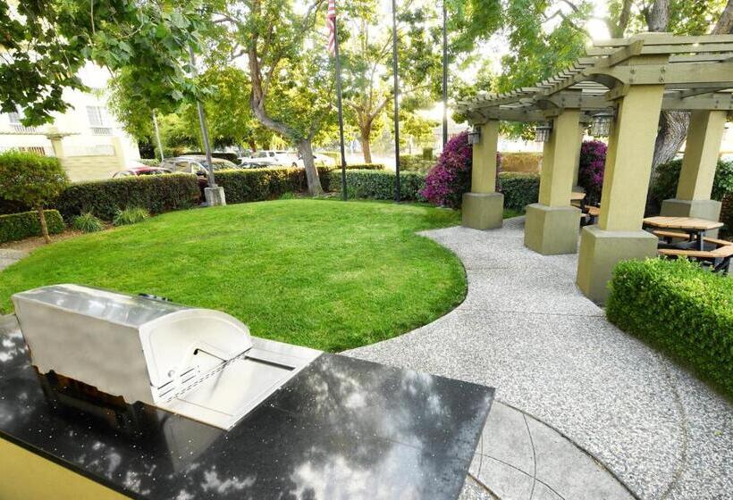 Отель Larkspur Landing Extended Stay Suites Sunnyvale