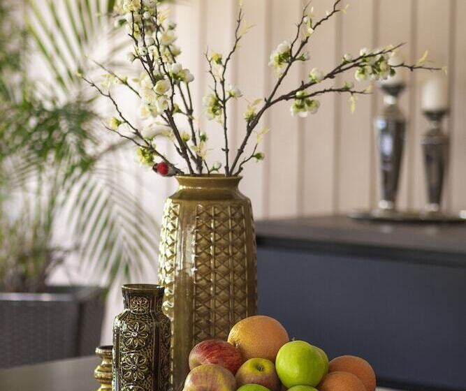 Lavik Fjord Hotel & Apartments