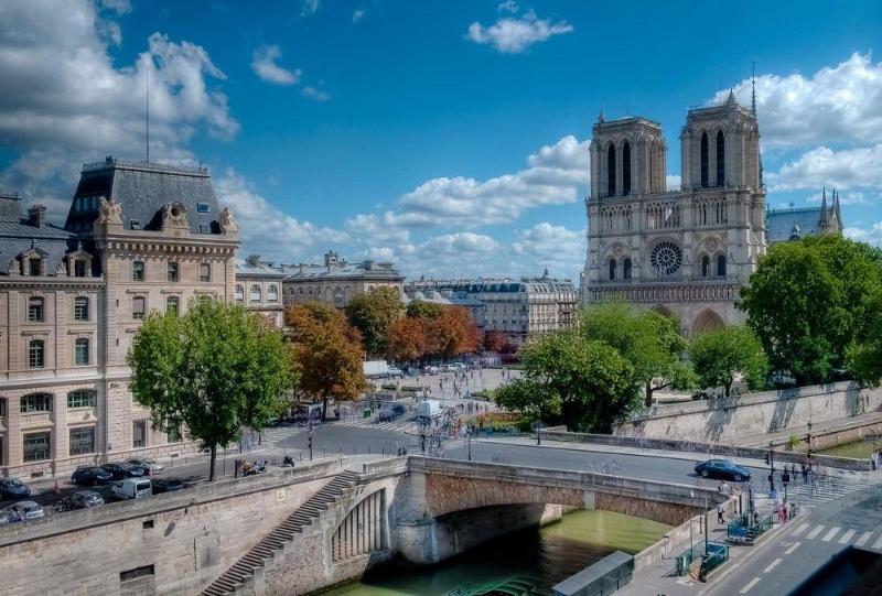 Отель Les Rives De Notre Dame