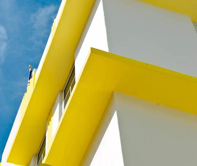 Leslie Hotel Ocean Drive