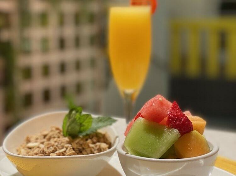 Leslie Hotel Ocean Drive