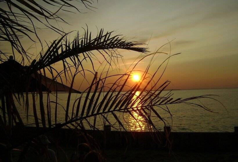 فندق Lowes Wharf Marina Inn