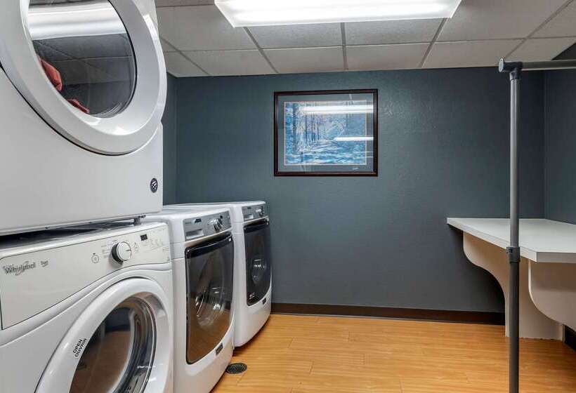 בית מלון כפרי Mainstay Suites Emporia