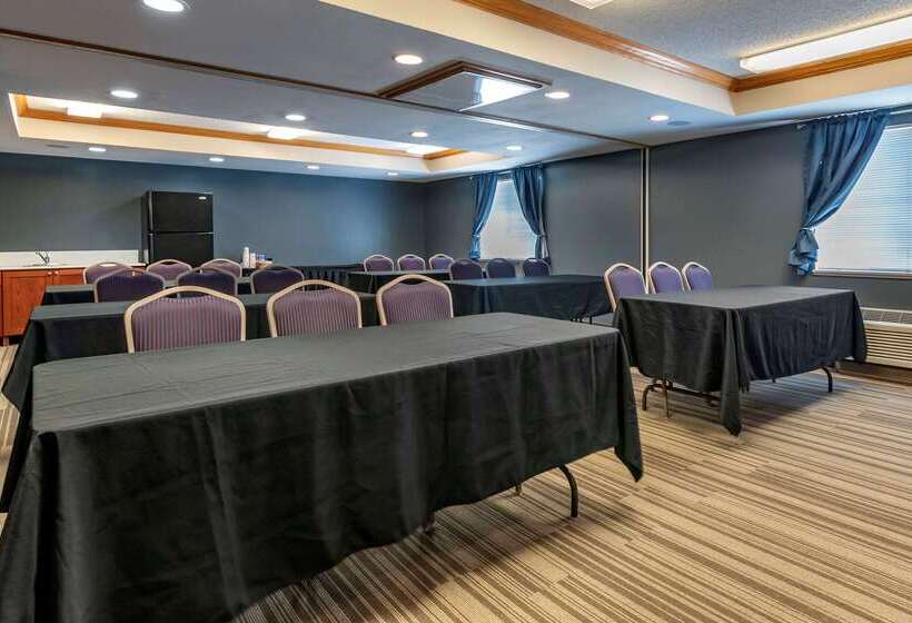 בית מלון כפרי Mainstay Suites Emporia