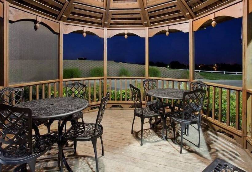 בית מלון כפרי Mainstay Suites Emporia