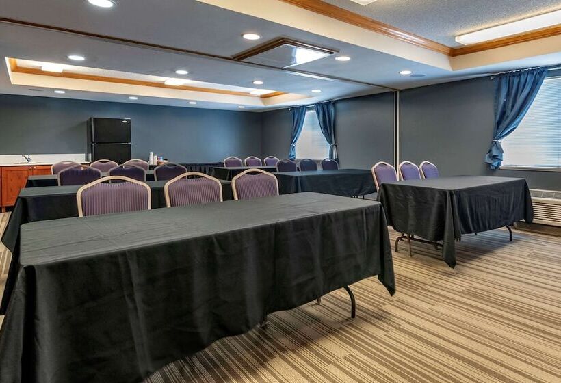 בית מלון כפרי Mainstay Suites Emporia