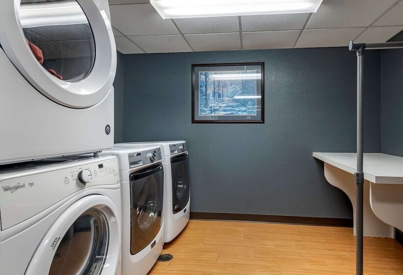 בית מלון כפרי Mainstay Suites Emporia