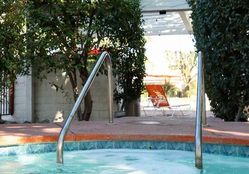 בית מלון כפרי Mojave Resort