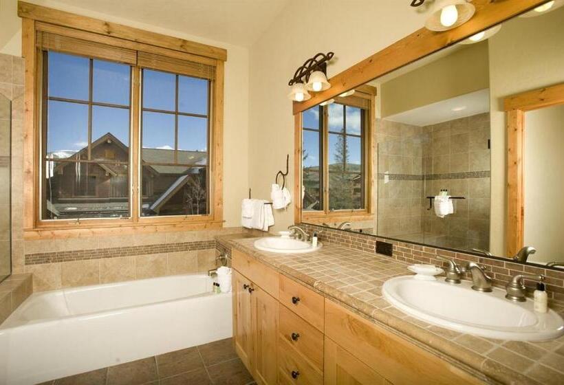 호텔 Mountain Thunder Lodge