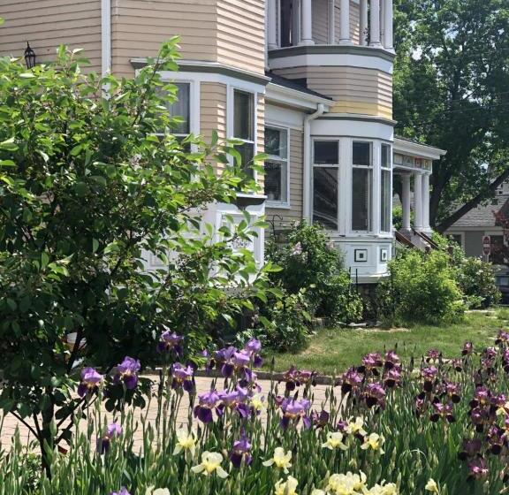 فندق Munroe Inn Boutique