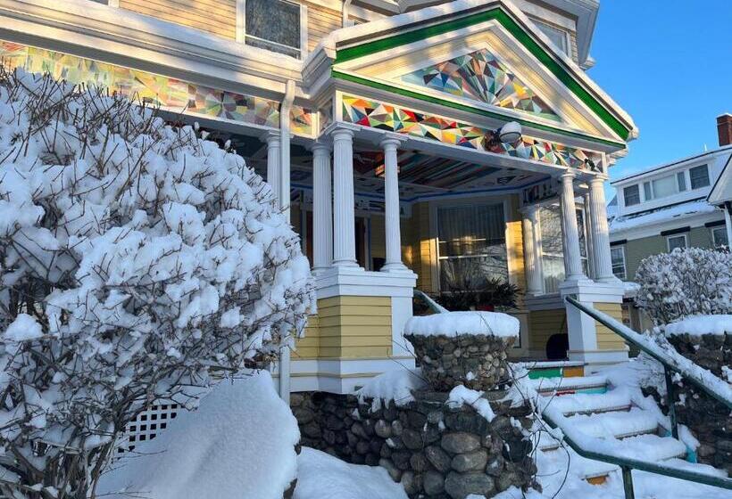 בית מלון כפרי Munroe Inn Boutique