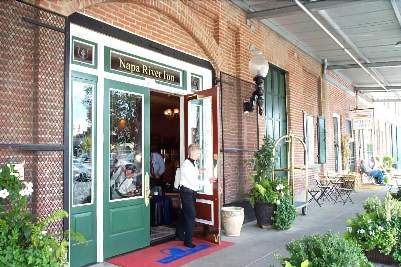 Отель Napa River Inn