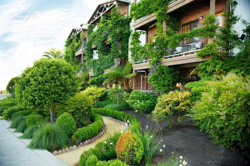 Отель Napa River Inn