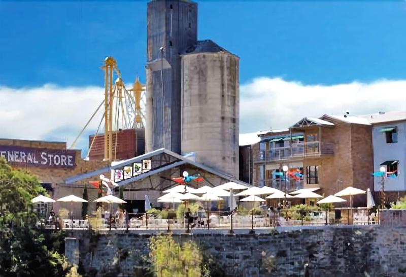 Отель Napa River Inn