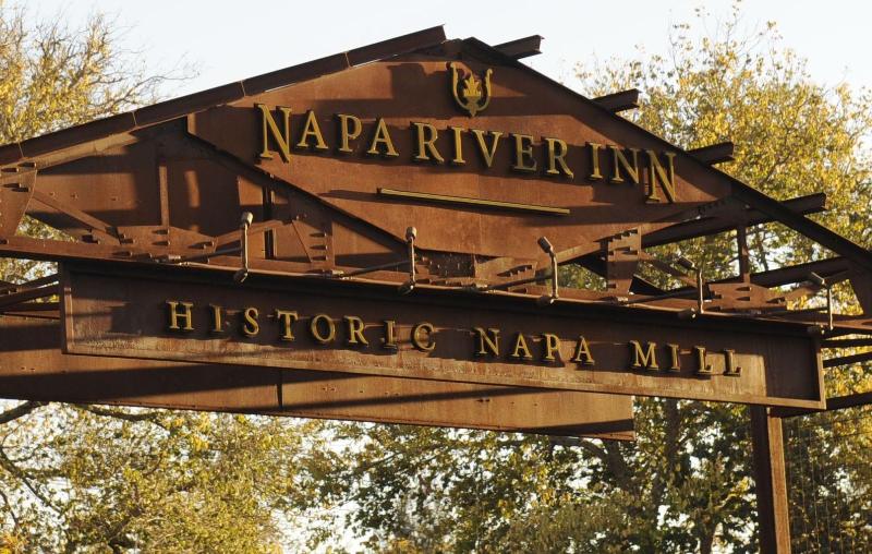 Отель Napa River Inn