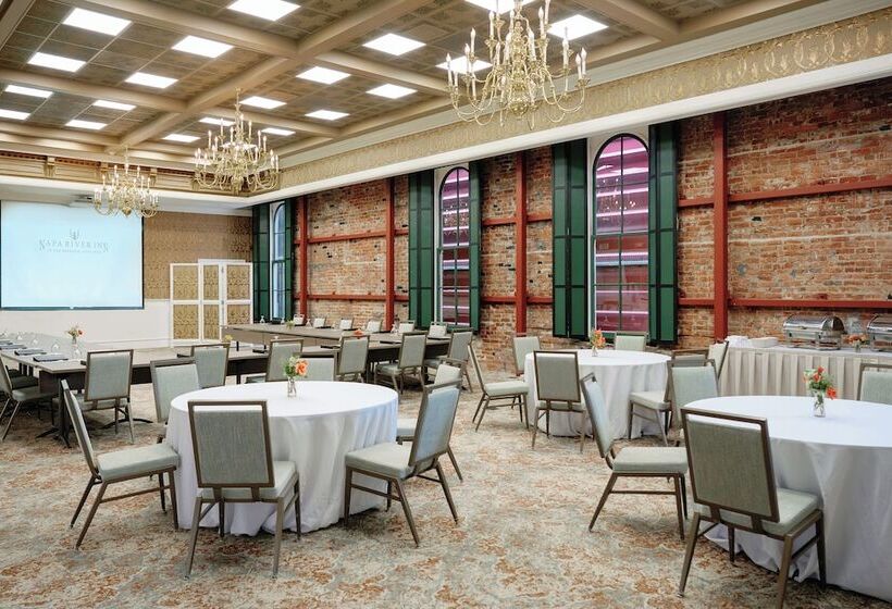 Отель Napa River Inn