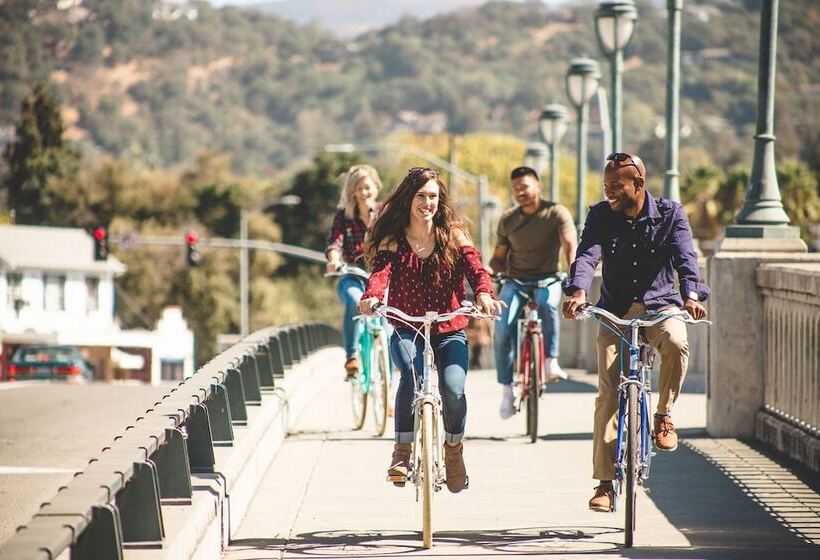 Отель Napa River Inn