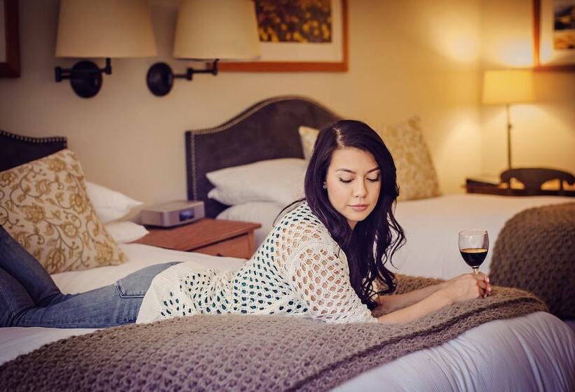 Отель Napa River Inn