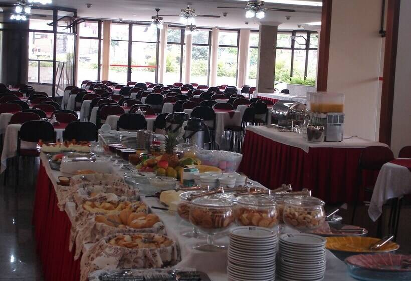 בית מלון כפרי Obeid Plaza