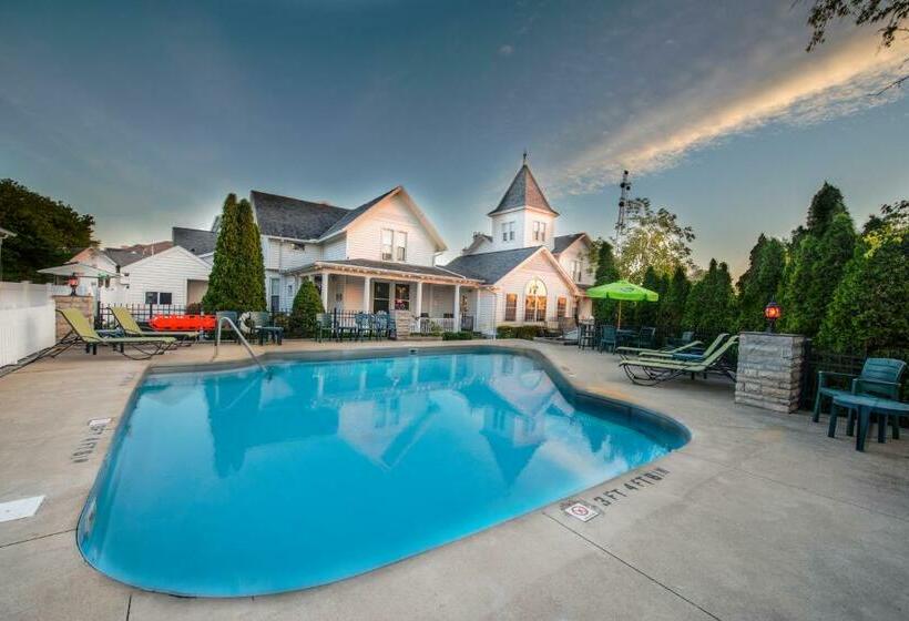 בית מלון כפרי Our Guest Inn And Suites Downtown